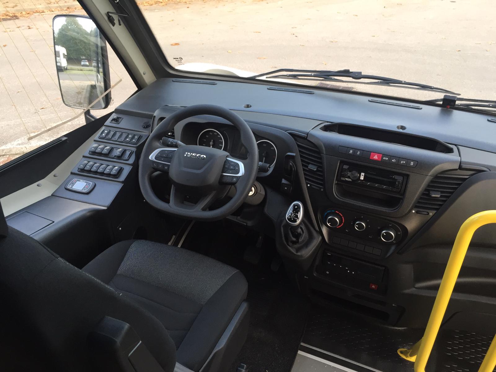 Autobus Iveco Thesi 33 posti per noleggio con conducente a Siena e in Toscana