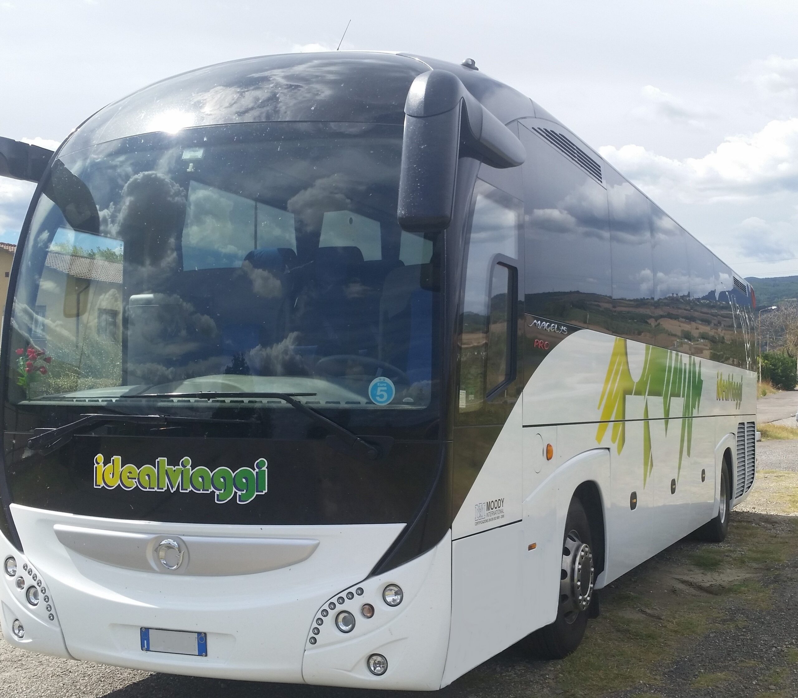 Autobus Gran Turismo Irisbus Magelys Pro 54 posti per noleggio con conducente a Siena e in Toscana