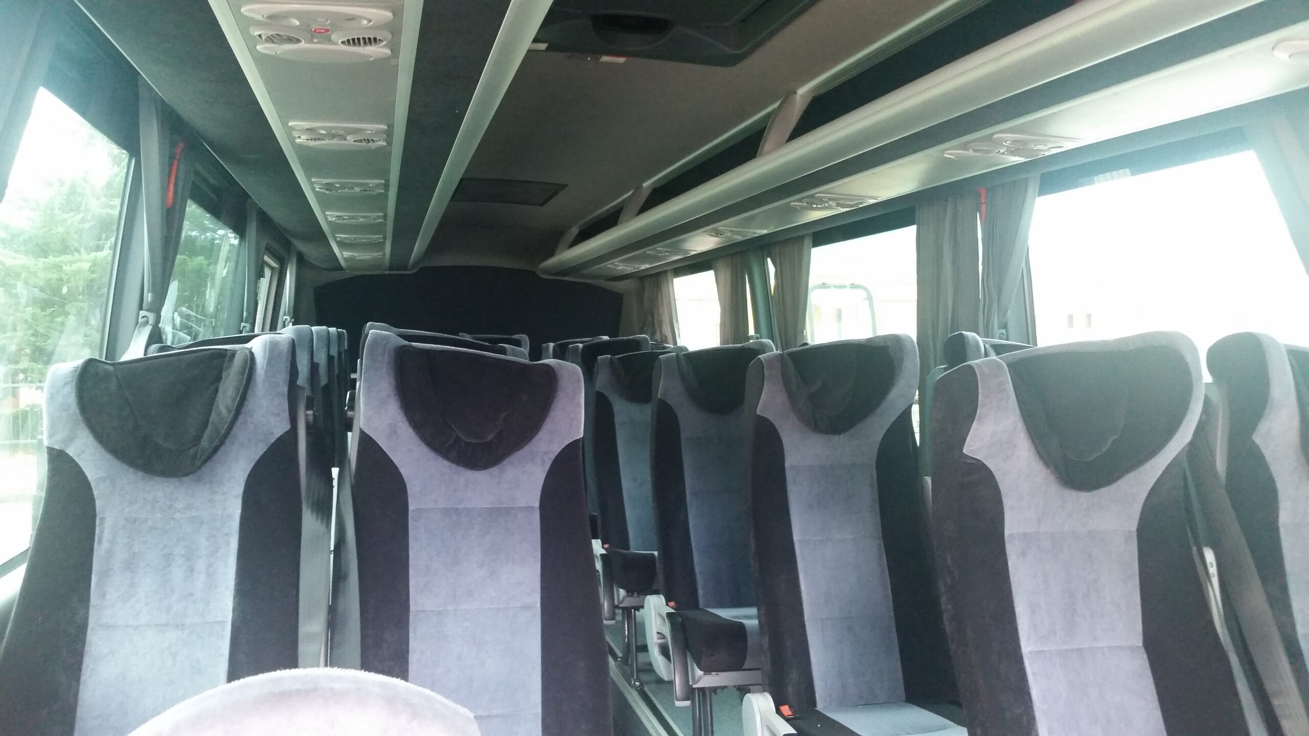 Autobus Mercedes 670 UNIVI 26 posti per noleggio con conducente a Siena e in Toscana