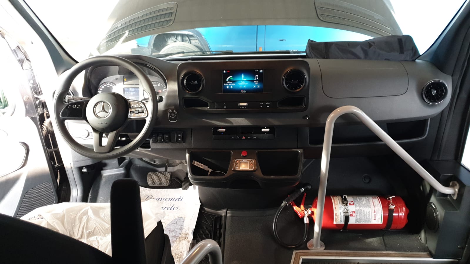 Minibus Mercedes Sprinter 23 posti per noleggio con conducente a Siena e in Toscana