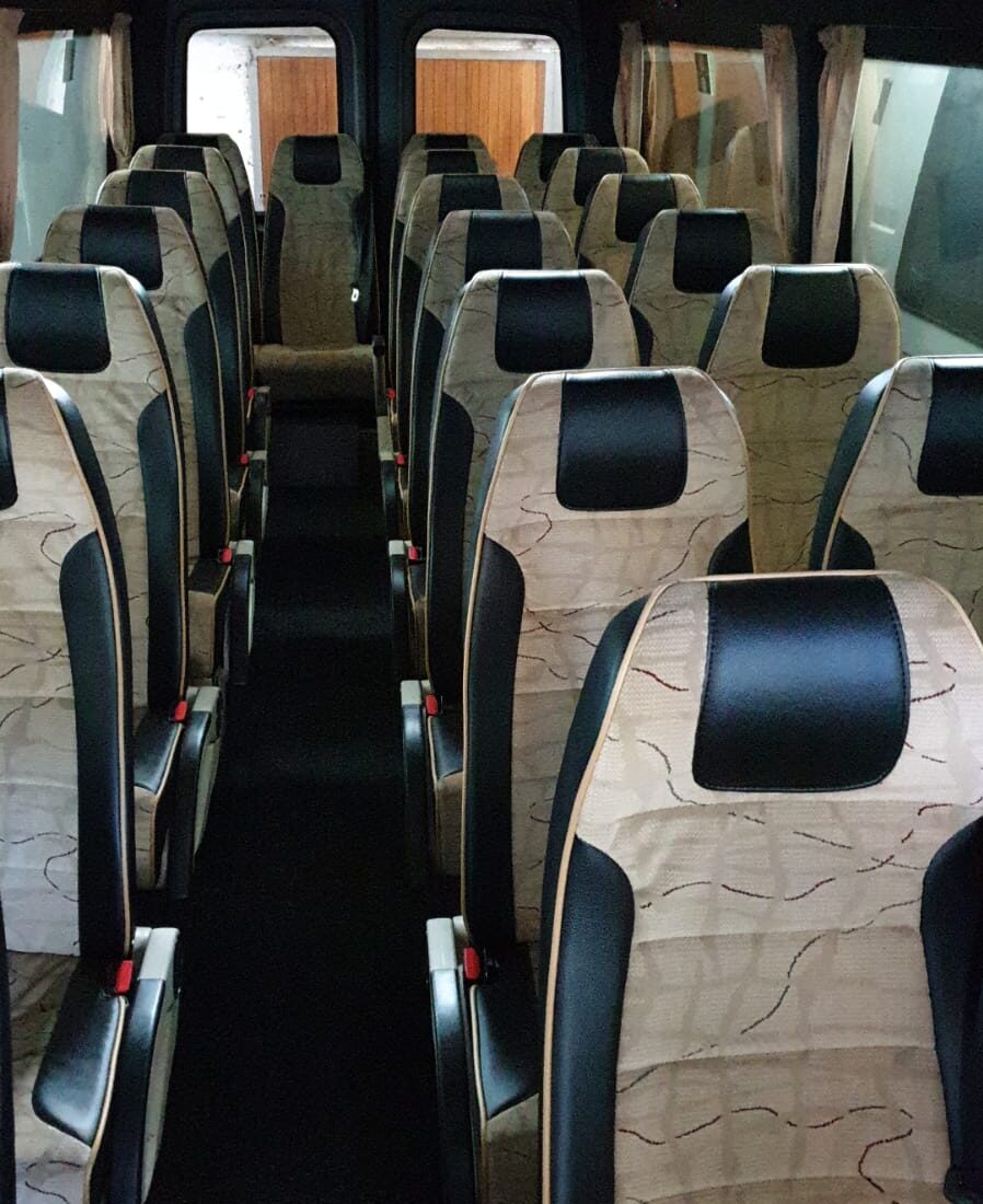Minibus Mercedes Sprinter 23 posti per noleggio con conducente a Siena e in Toscana