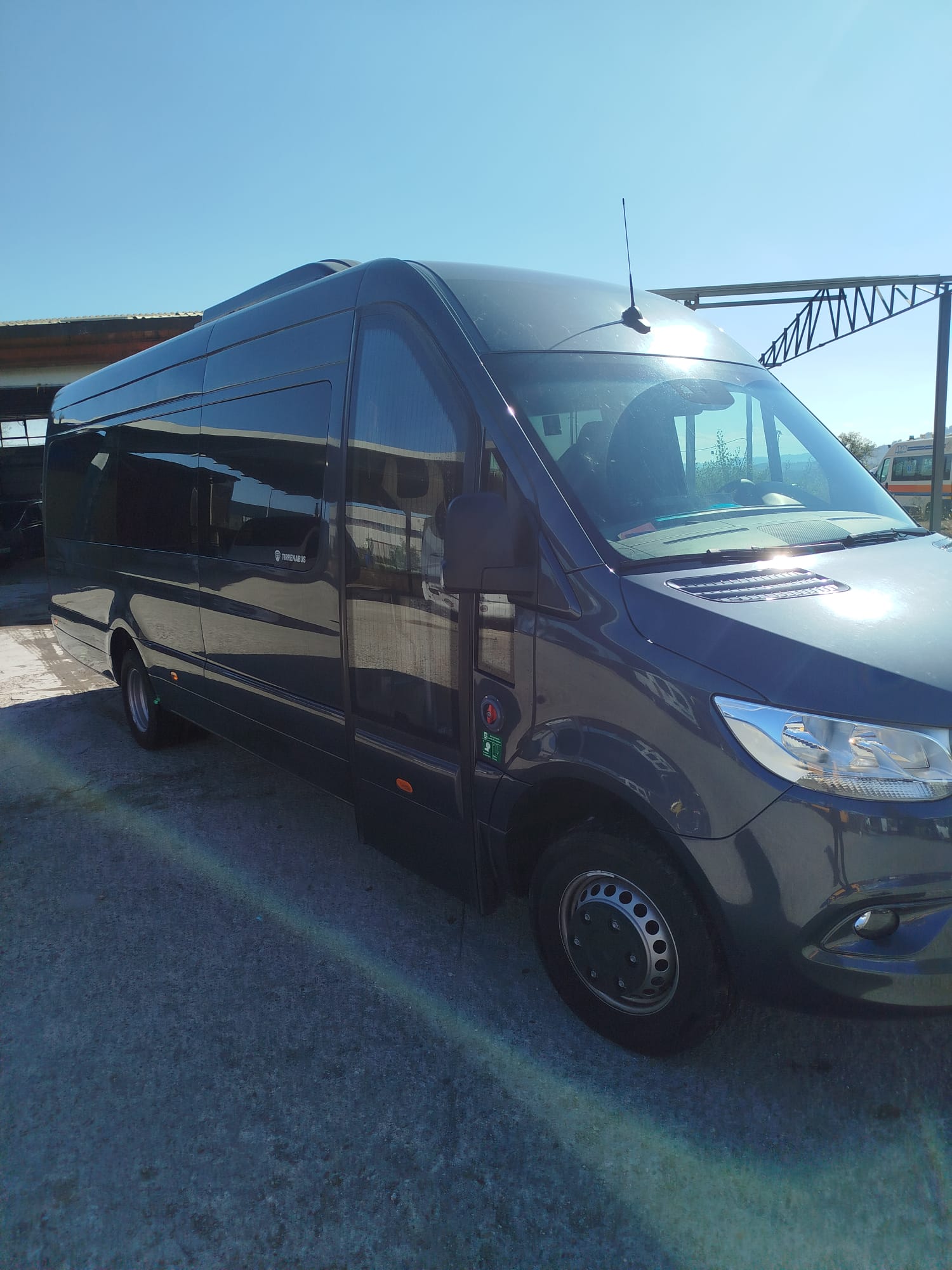 Minibus Mercedes Sprinter 23 posti per noleggio con conducente a Siena e in Toscana
